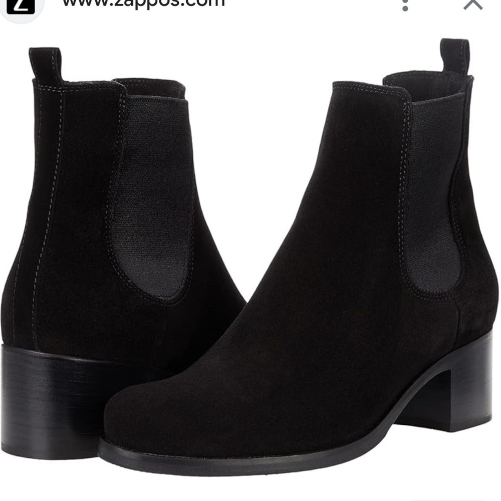 La Canadienne SIENA
SUEDE BOOTIE
Waterproof Suede Chelsea women size 6